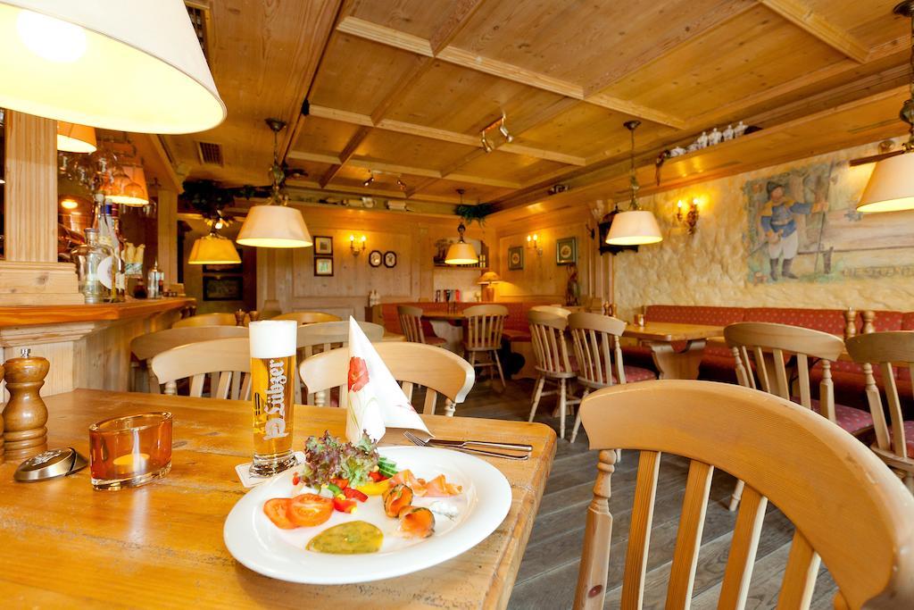 Restaurant & Hotel Baumhaus Hagen ザスニッツ エクステリア 写真